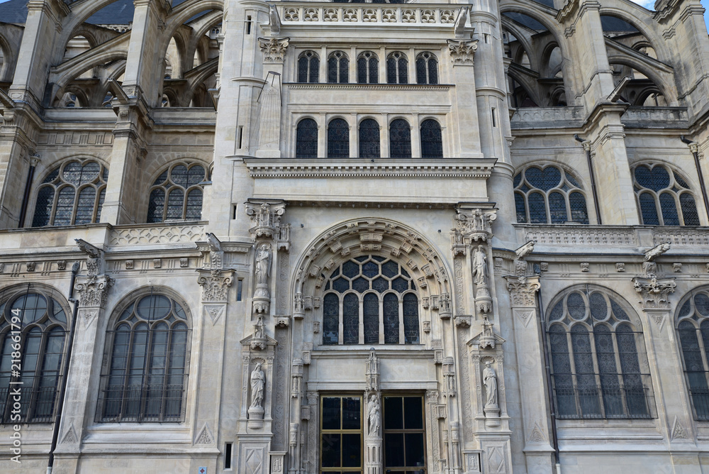 Façade gothique de l'église Saint-Eustache à Paris, France