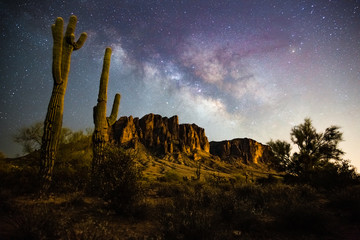 Leinwandbilder Aubergine A starry night time desert landscape with the milkyway.  Milkyway rising behind the superstition mountains. Arizona  © Pritha_EasyArts
