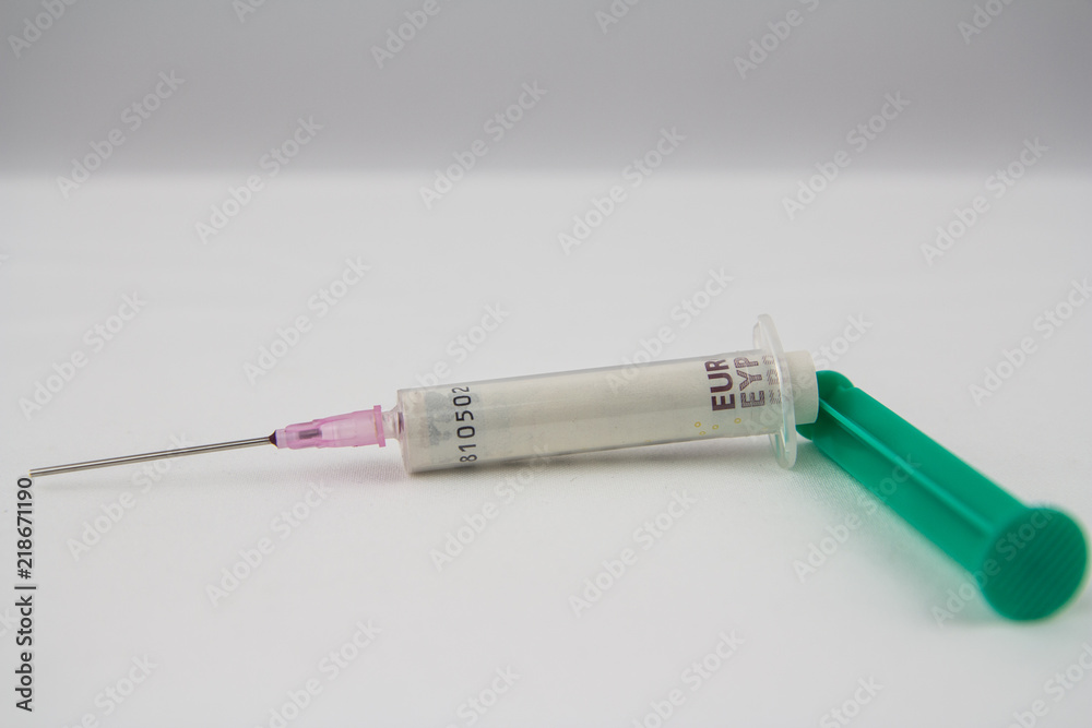 Fototapeta premium syringe with euro money