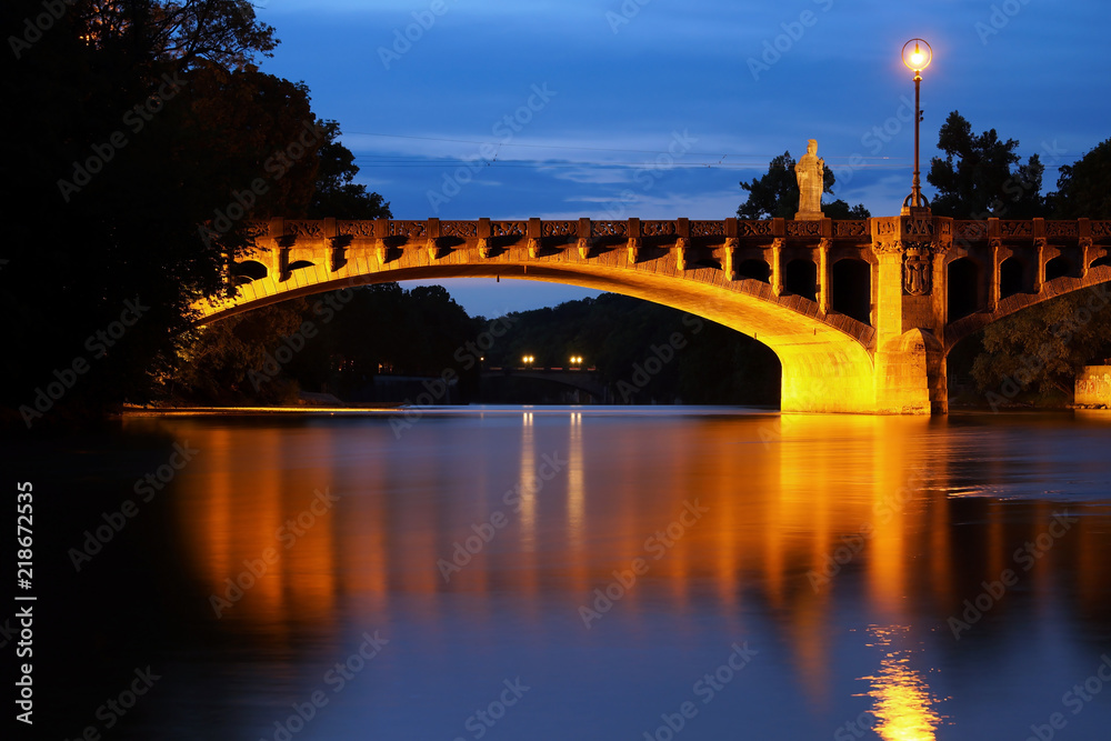 the maximiliansbrücke at the blue hour
