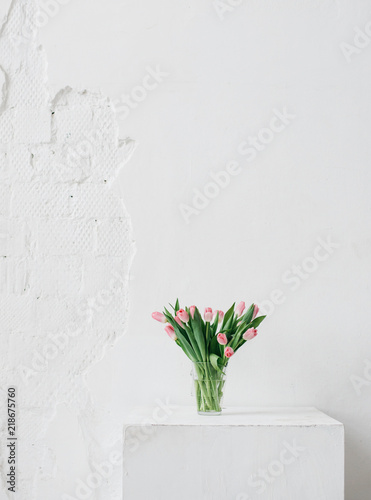 Fototapeta Naklejka Na Ścianę i Meble -  Tulip flowers bouquet on white table