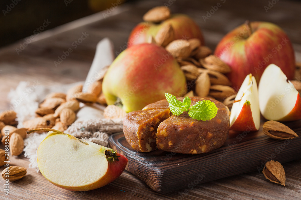 Marmalade apple cheese with almonds