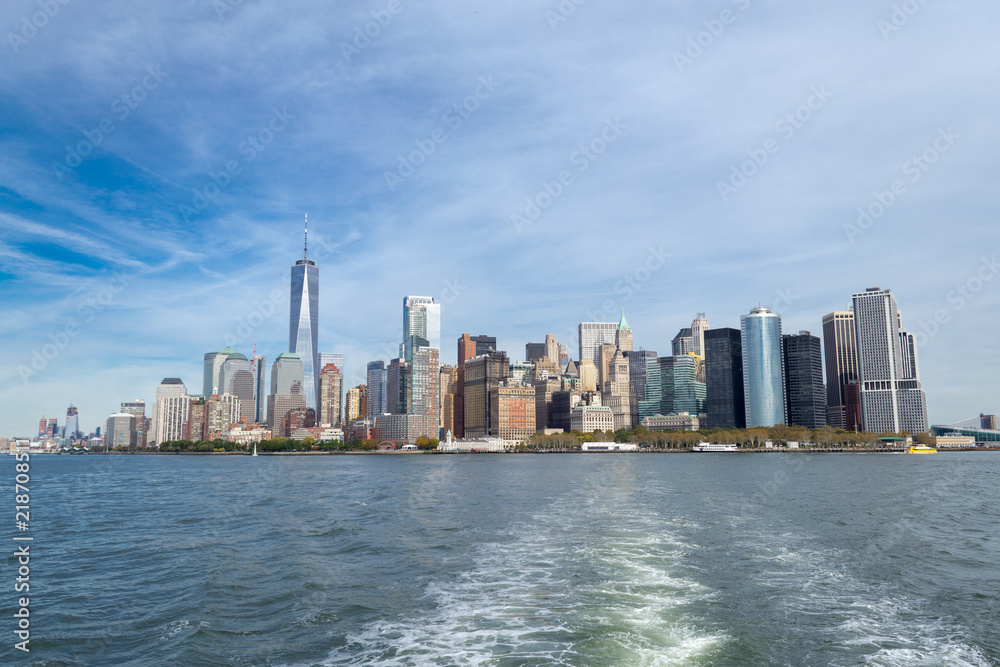 Fototapeta premium Dzielnica finansowa Nowego Jorku z promu