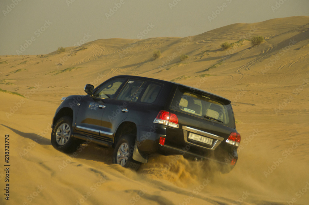 Desert Safari on jeep, Dune bashing in Dubai