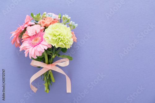 Fototapeta Naklejka Na Ścianę i Meble -  ガーベラとカーネーションの花束