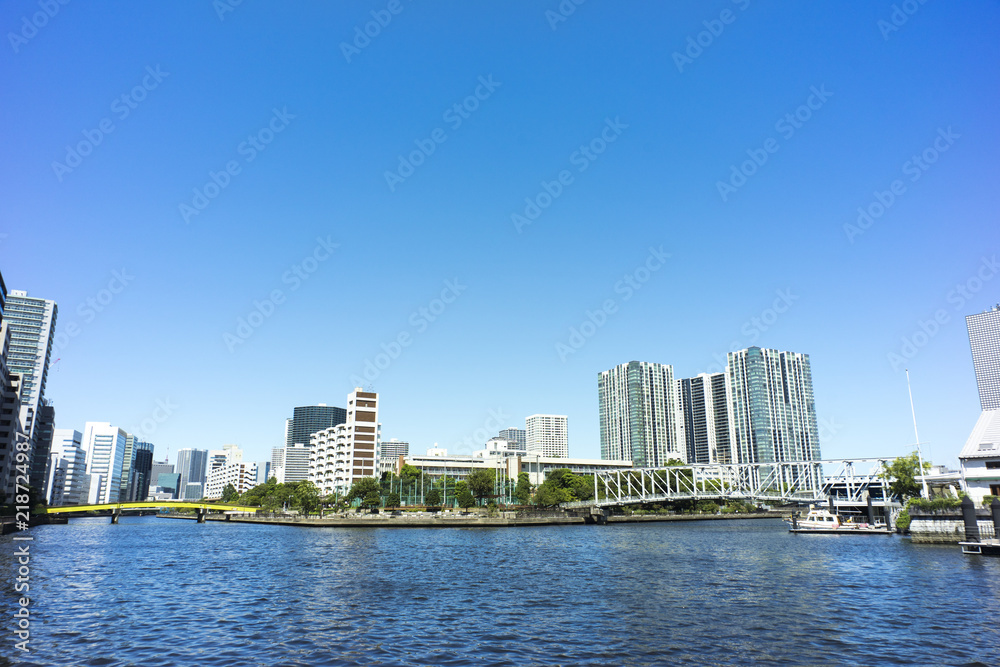 東京　運河と天王洲ビル群の風景