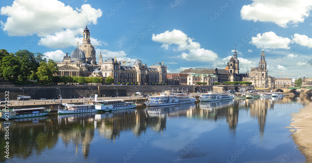 Naklejka premium Dresden city skyline panorama at Elbe River and Augustus Bridge, Dresden, Saxony, Germany