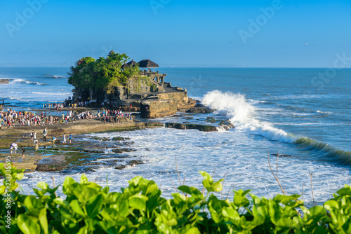 Tableau sur toile Pura tanah lot beautiful and famous travel location in Bali Indonesia