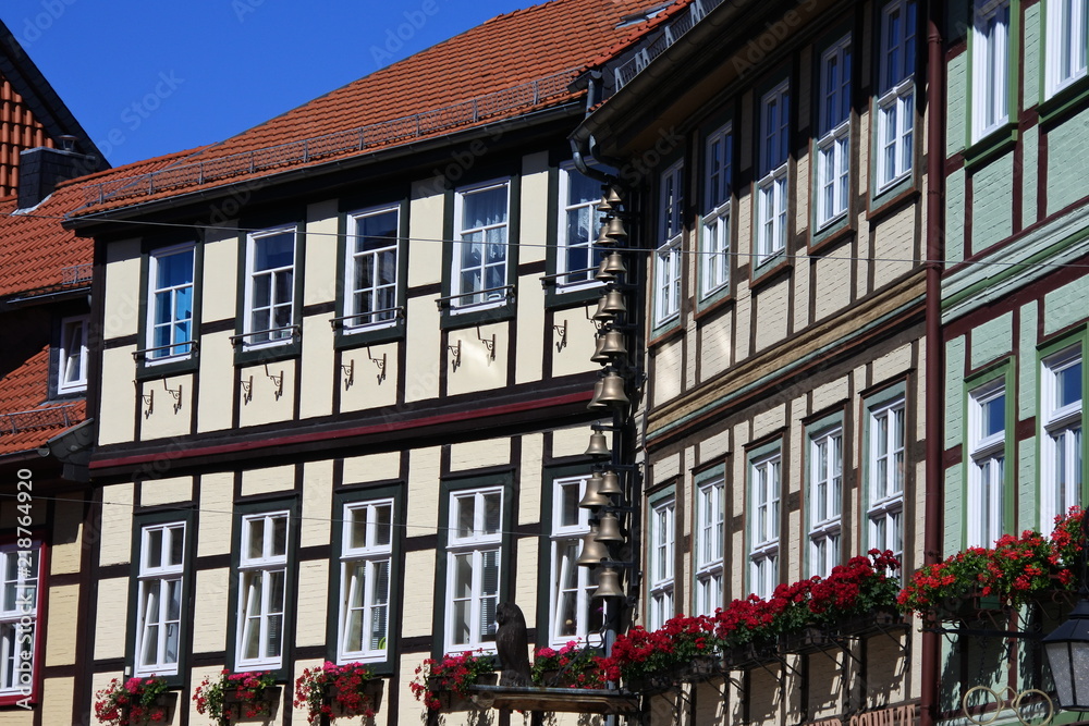 Alte Fachwerkhäuser mit Glockenspiel in Wernigerode Alte Fachwerkhäuser mit Glockenspiel in Wernigerode