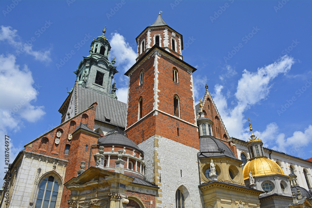 Obraz premium Wawel Cathedral on Wawel Hill in Krakow, also known as the Royal Archcathedral Basilica of Saints Stanislaus and Wenceslaus. 