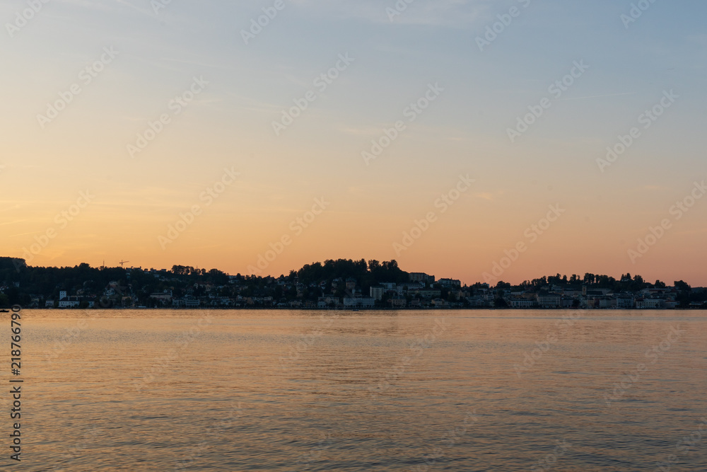 Naklejka premium Traunsee im Abendrot