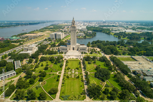 Papier peint Aerial drone photo State Capitol Park Baton Rouge Louisiana