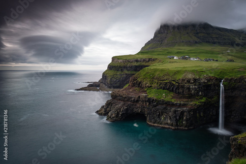 Il paese e la cascata di Gasadalur, Isole Faroe