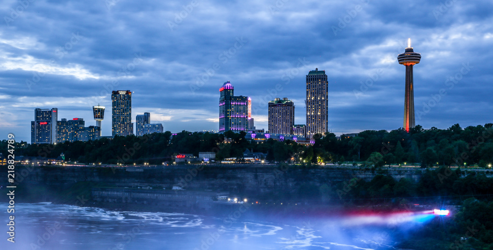 Obraz premium Niagara Falls lights at night
