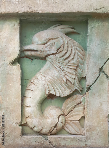 scultura delfino drago photo