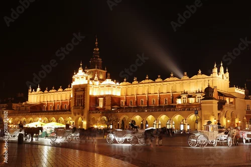 Fototapeta Rynek Sukiennice Centrum Krakowa w nocy