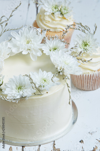 White cake and cupcakes