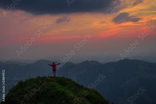 Sonnenuntergang in den Schweizer Bergen photo