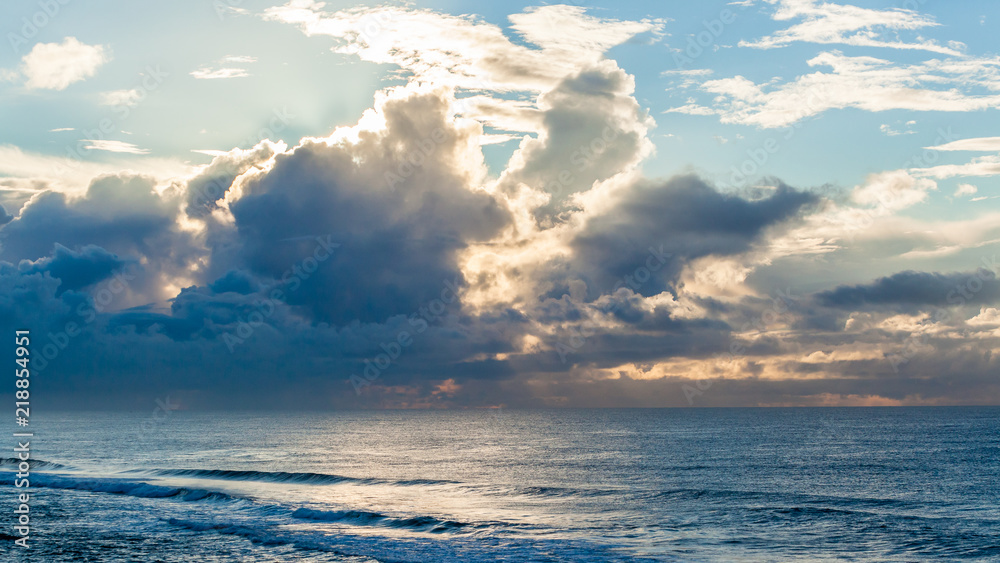 Obraz premium Ocean Waves Clouds Landscape