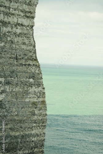 Les falaises de Etretat photo