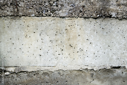 Layered concrete surface with gravel stones in the layers