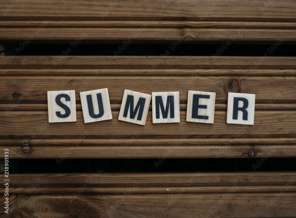 Obraz premium Summer. Text on a wooden background