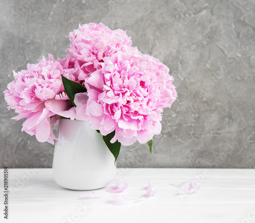 Fototapeta Naklejka Na Ścianę i Meble -  Pink peony flowers