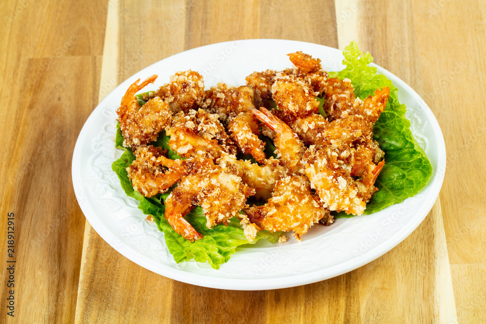 Batter shrimps with salad Batter shrimps with salad