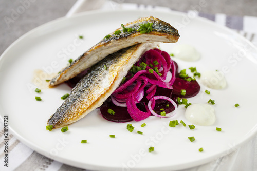 Billede på lærred Pan fried mackerel with beetroot and horseradish cream