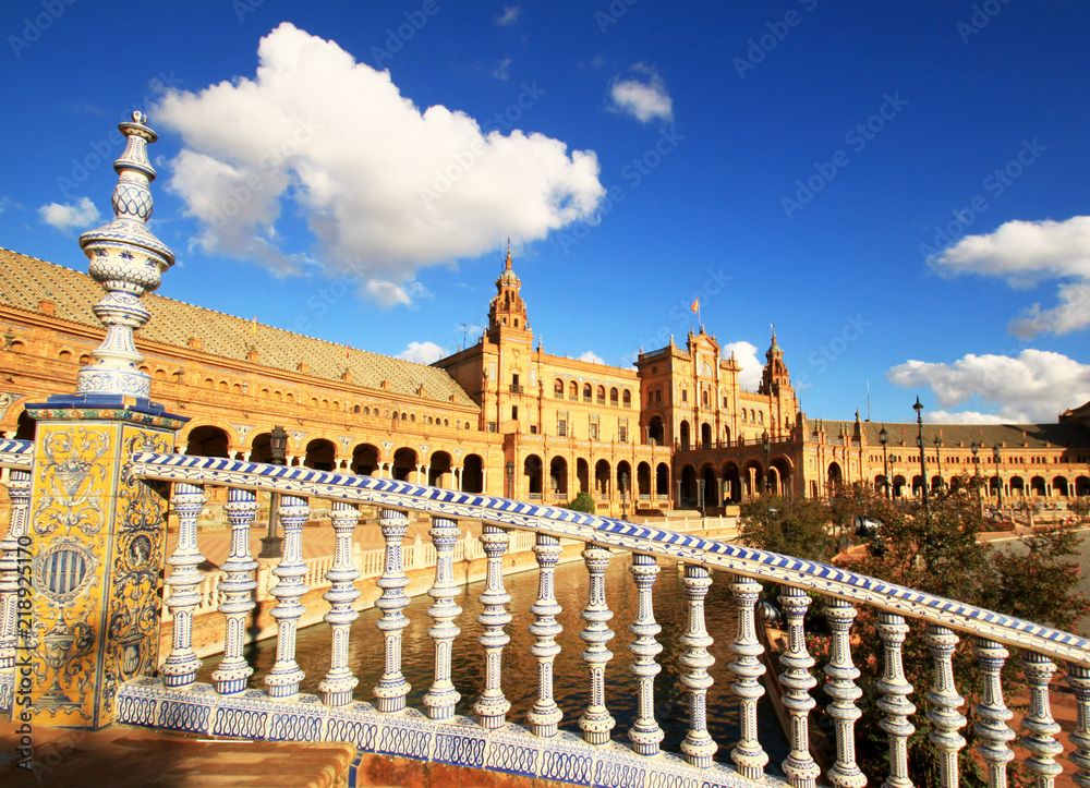 Fototapeta premium Puerta De Aragon. Plaza de España. Sevilla, Spain. 