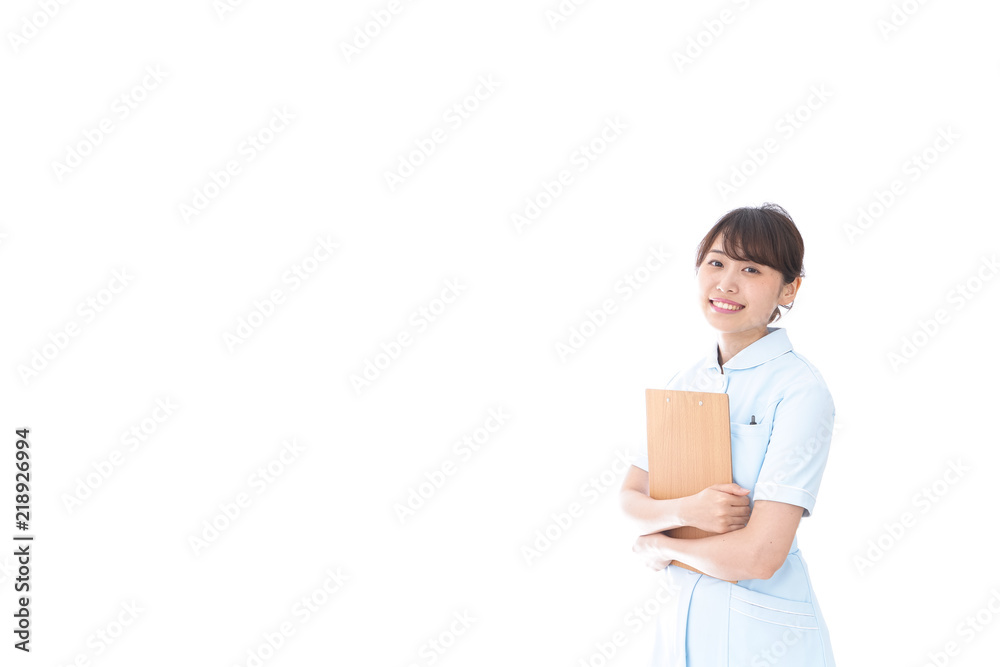 カルテを持つ看護師