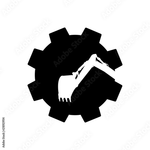 Icono plano excavadora en espacio negativo en engranaje en color negro