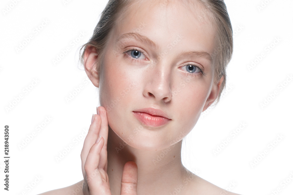 Closeup woman face with healthy skin beauty eyes and lips blonde beautiful girl Closeup woman face with healthy skin beauty eyes and lips blonde beautiful girl