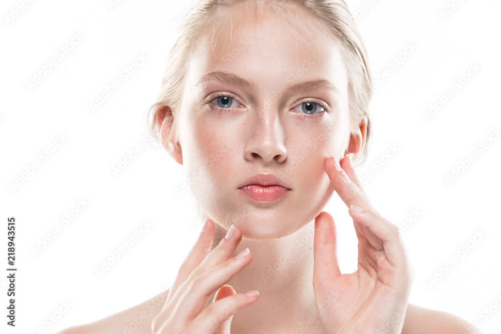 Closeup woman face with healthy skin beauty eyes and lips blonde beautiful girl Closeup woman face with healthy skin beauty eyes and lips blonde beautiful girl