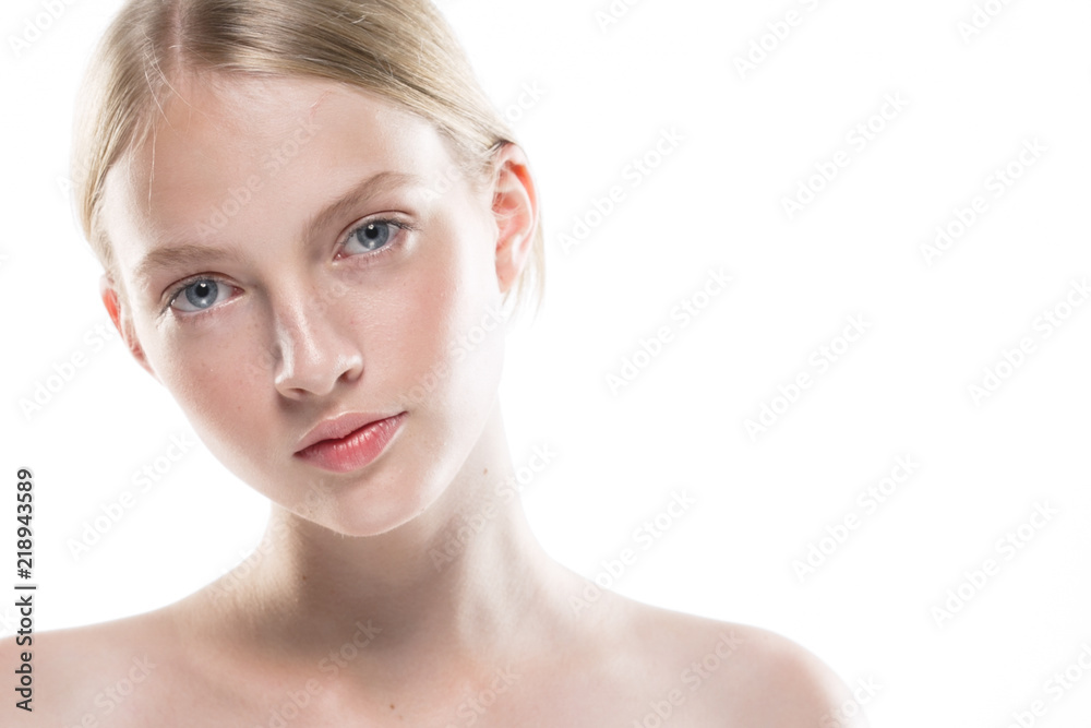 Closeup woman face with healthy skin beauty eyes and lips blonde beautiful girl Closeup woman face with healthy skin beauty eyes and lips blonde beautiful girl