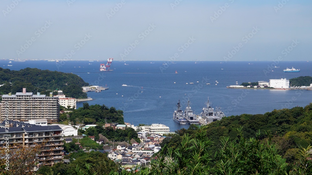 横須賀港と街並み（塚山公園からの眺望）