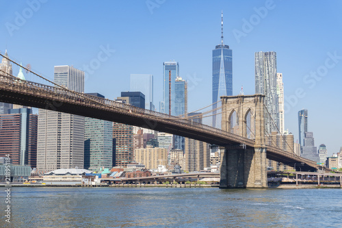 Manhattan skyline and Brooklyn Bridge in daytime © ymgerman