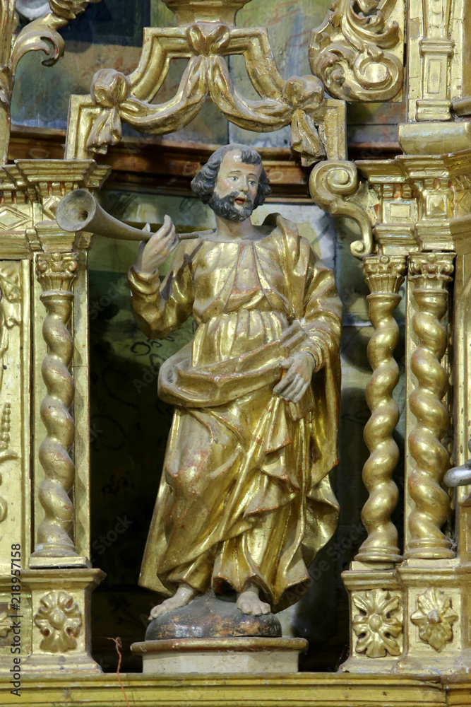 Obraz premium Statue baroque. Eglise Notre-Dame de la Gorge. Les Contamines-Montjoie. / Baroque statue. Church of Our Lady of the Gorge. Contamines-Montjoie.