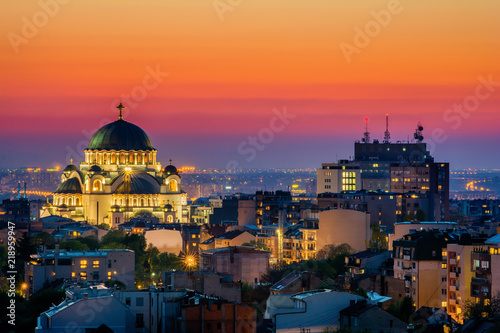 Fototapeta Naklejka Na Ścianę i Meble -  Belgrade panorama with the temple of St. Sava and sunset