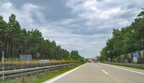 Baustelle auf Autobahn POV Autobahn Fahrerperspektive einengung gefahrenstelle verkehrszeichen photo