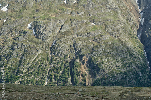 Alpy w Tyrolu, wędrówka górska, ściana skalna w Alpach, lato w górach photo