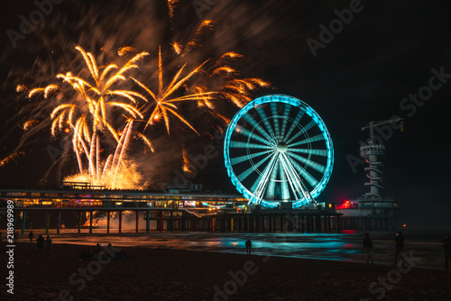 Quadro em tela Scheveningen beach in the Netherlands and fireworkshow at night