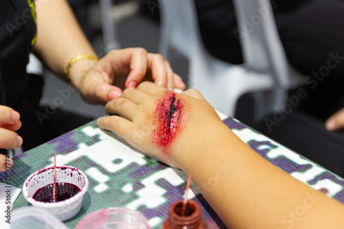 Fake wounds makeup on the arm for boy Asia, Dress the wound special effect