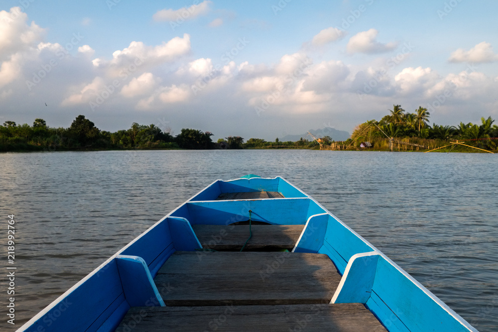 Obraz premium Landscape of fisherman's village in Thailand with a number of fishing tools called 