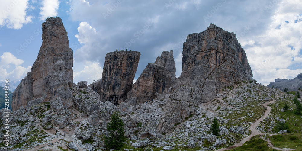 Naklejka premium Panorama delle Cinque Torri, Dolomiti, Italia