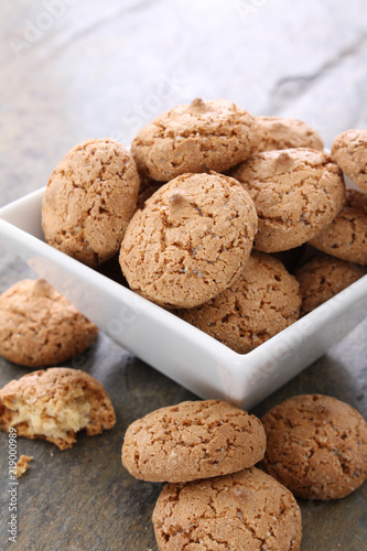 Photos traditional ameretti biscuits in dish
