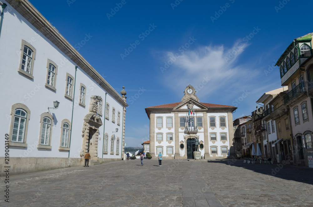 Praça de Camoes, Chaves. Edifios del ayuntamieno y del museo municipal. Tras-os-montes. Portugal
