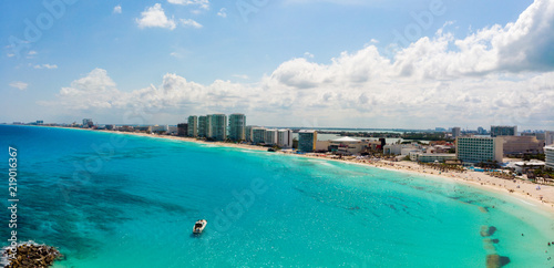 Fototapeta Naklejka Na Ścianę i Meble -  Panoramic aerial view of Zona Hotelera.Cancún, Mexico