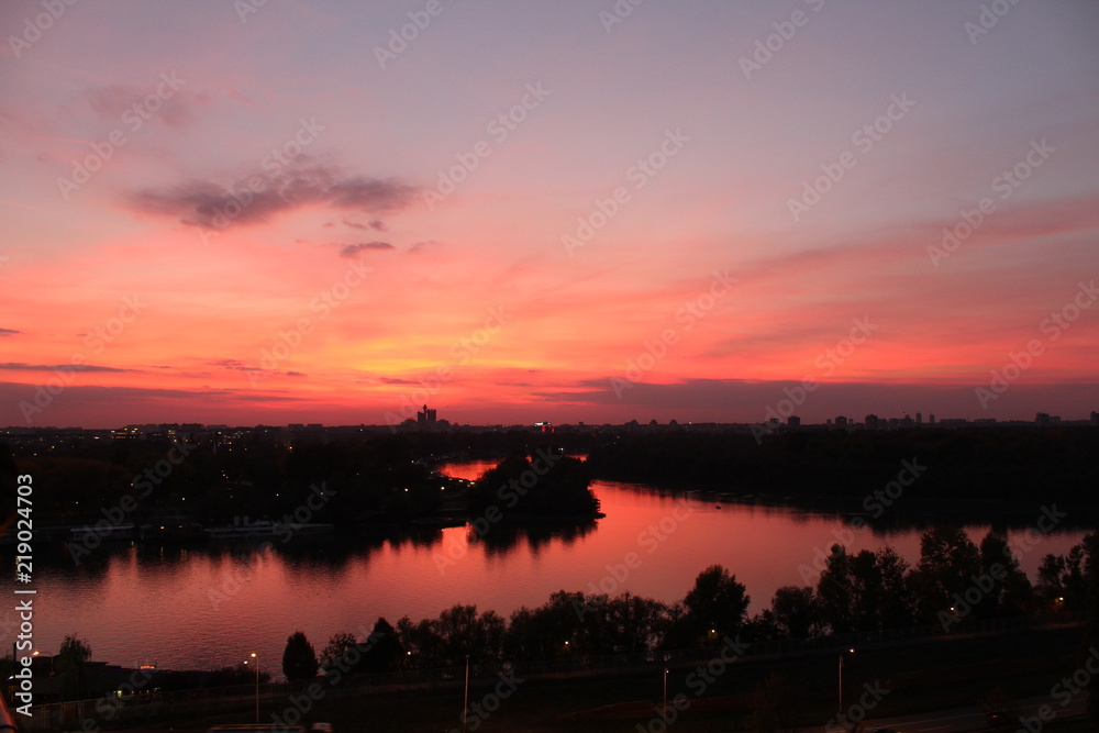 Obraz premium sunset on the river