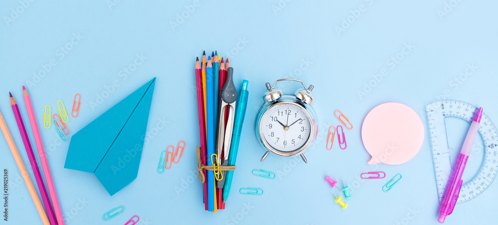 Back to school styled scene with school supplies on blue background banner - obrazy, fototapety, plakaty 
